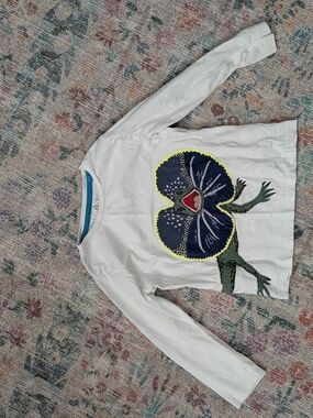 Mini Boden White Tee with Teal Trim And Lizard Graphic - Size 4-5y